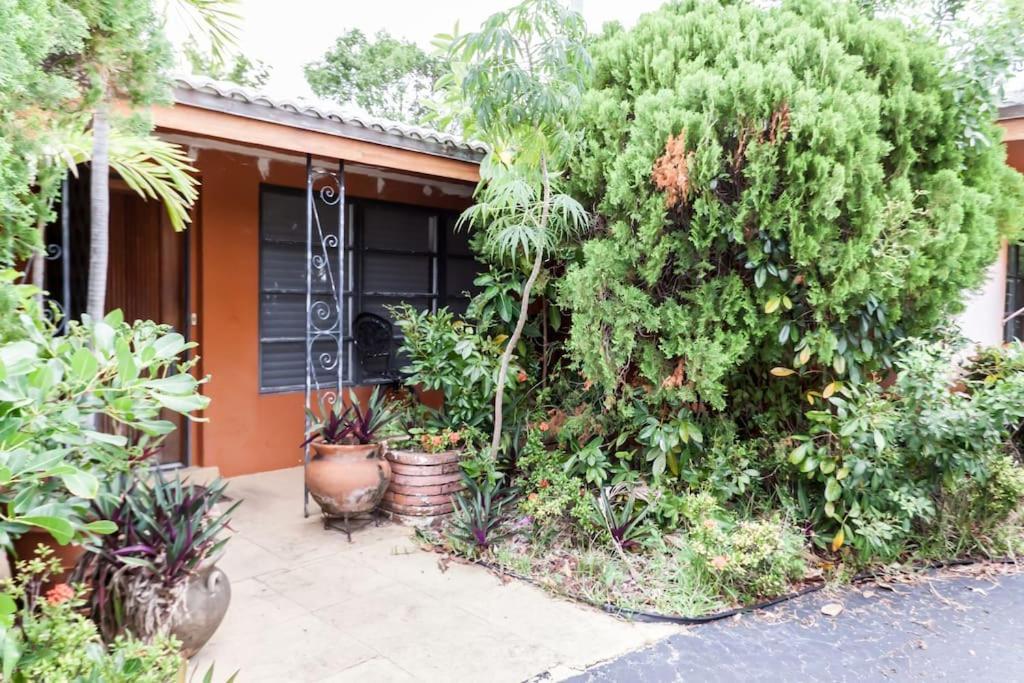 Comfortable Home, 7 Min Walk To Beach, Hot Tub, Pompano Beach Dış mekan fotoğraf