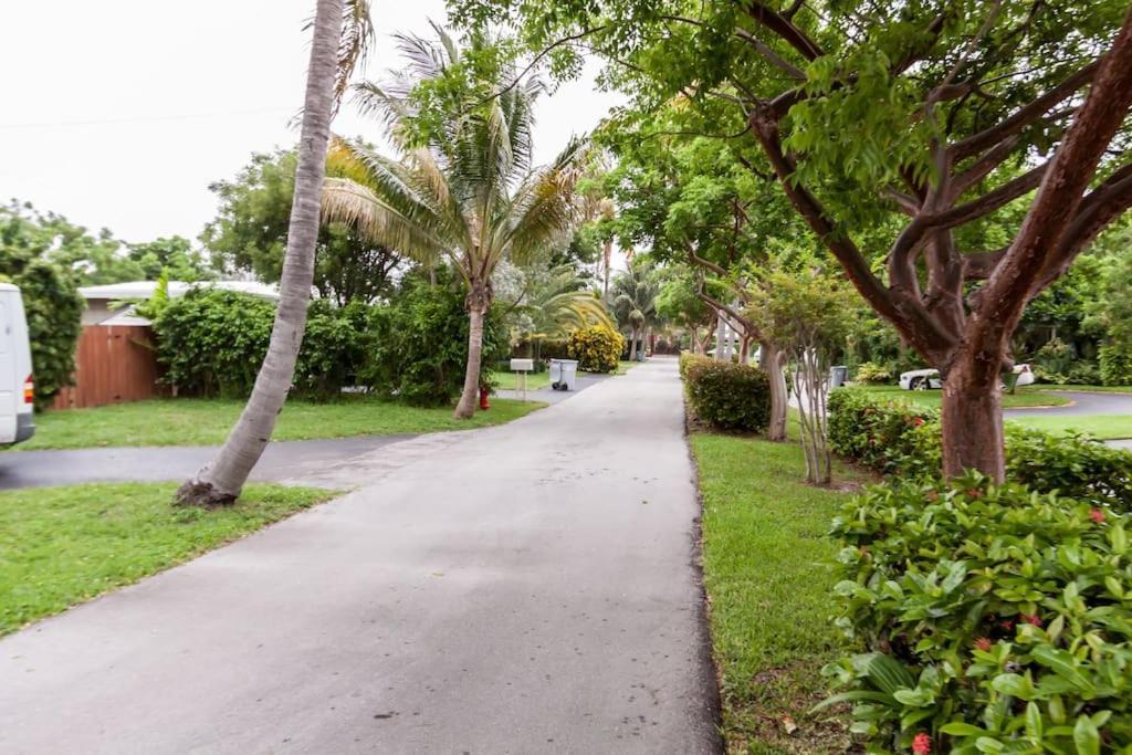 Comfortable Home, 7 Min Walk To Beach, Hot Tub, Pompano Beach Dış mekan fotoğraf