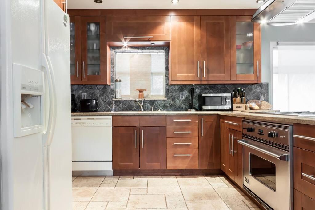 Comfortable Home, 7 Min Walk To Beach, Hot Tub, Pompano Beach Dış mekan fotoğraf